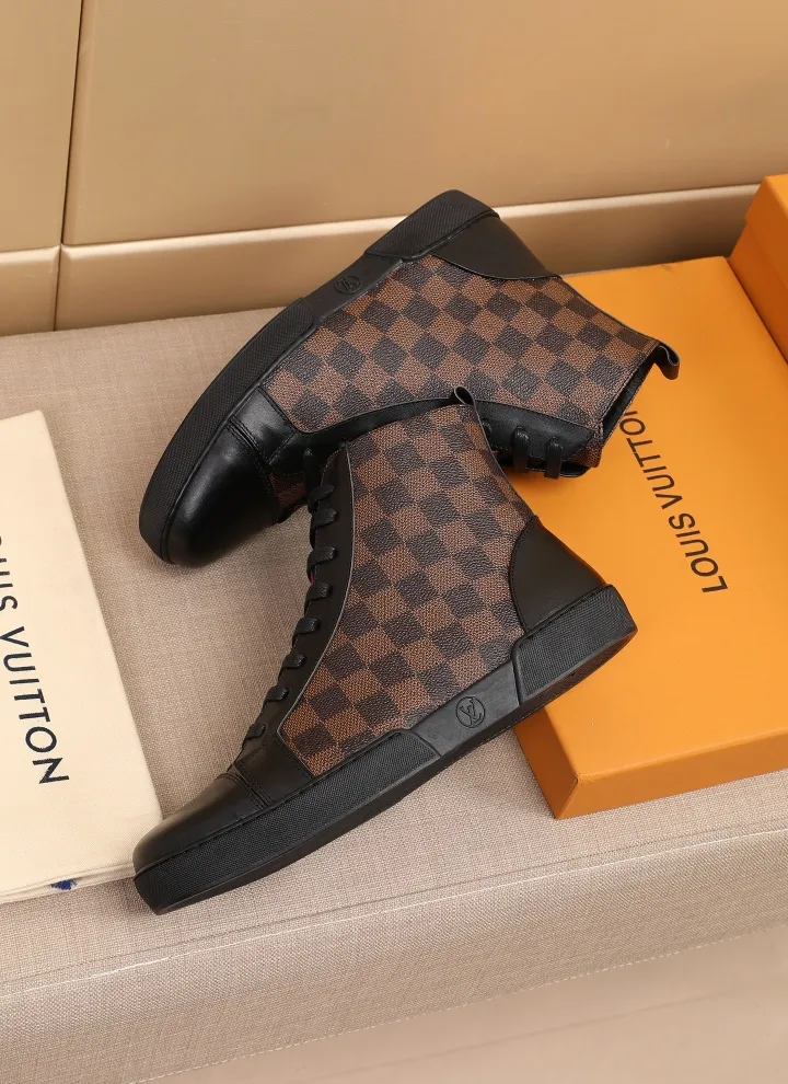 Factory price: 400💰【LV】Official website popular series 🇮🇹🇮🇹1:1 production, selected high-end imported cowhide, sheepskin lining with sheepskin pads, paired with Louis Vuitton Monogram Ecli men's shoes 💰se canvas and pure black rubber soles, the ultimate simple design perfectly interprets the latest inspiration for shoes, integrating classics and fashion. 🔍🔍High quality, worth having. The bottom car thread will never be unglued. Sellers are welcome to sell as shown in the picture above. We can send one piece on behalf of you. Number of yards: 38-44 (45 yards can be customized)